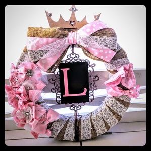 Gorgeous baby girl 'L' accessory